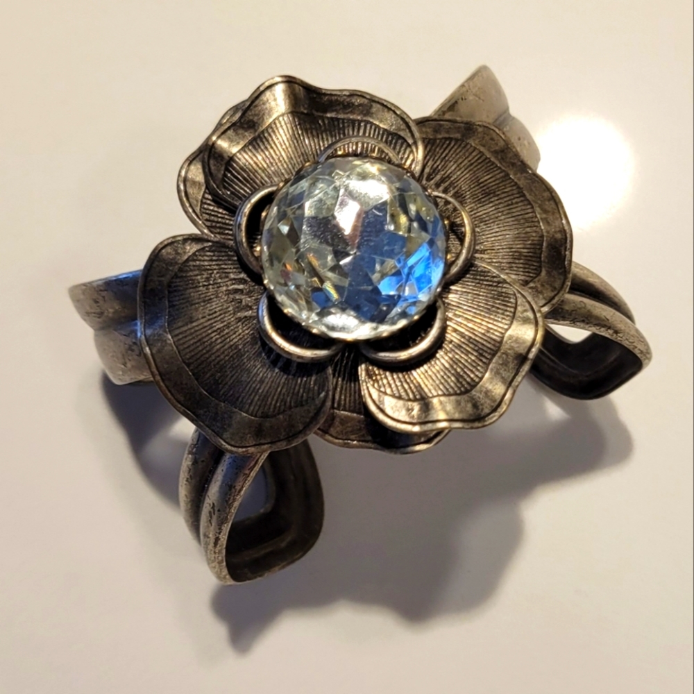 🌸Stunning Pewter Cuff Bracelet